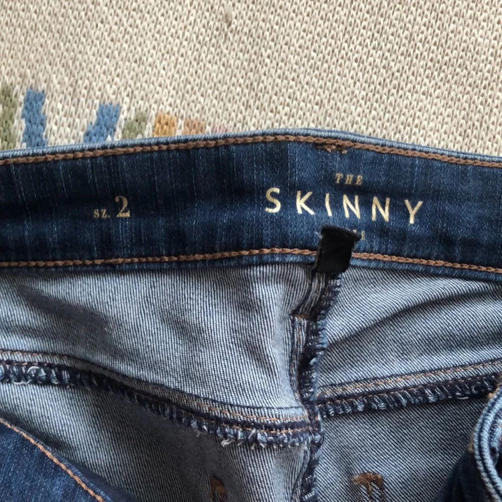 Classic-Rise Lace-Hem Skinny Ankle Jeans - Picture 8 of 10